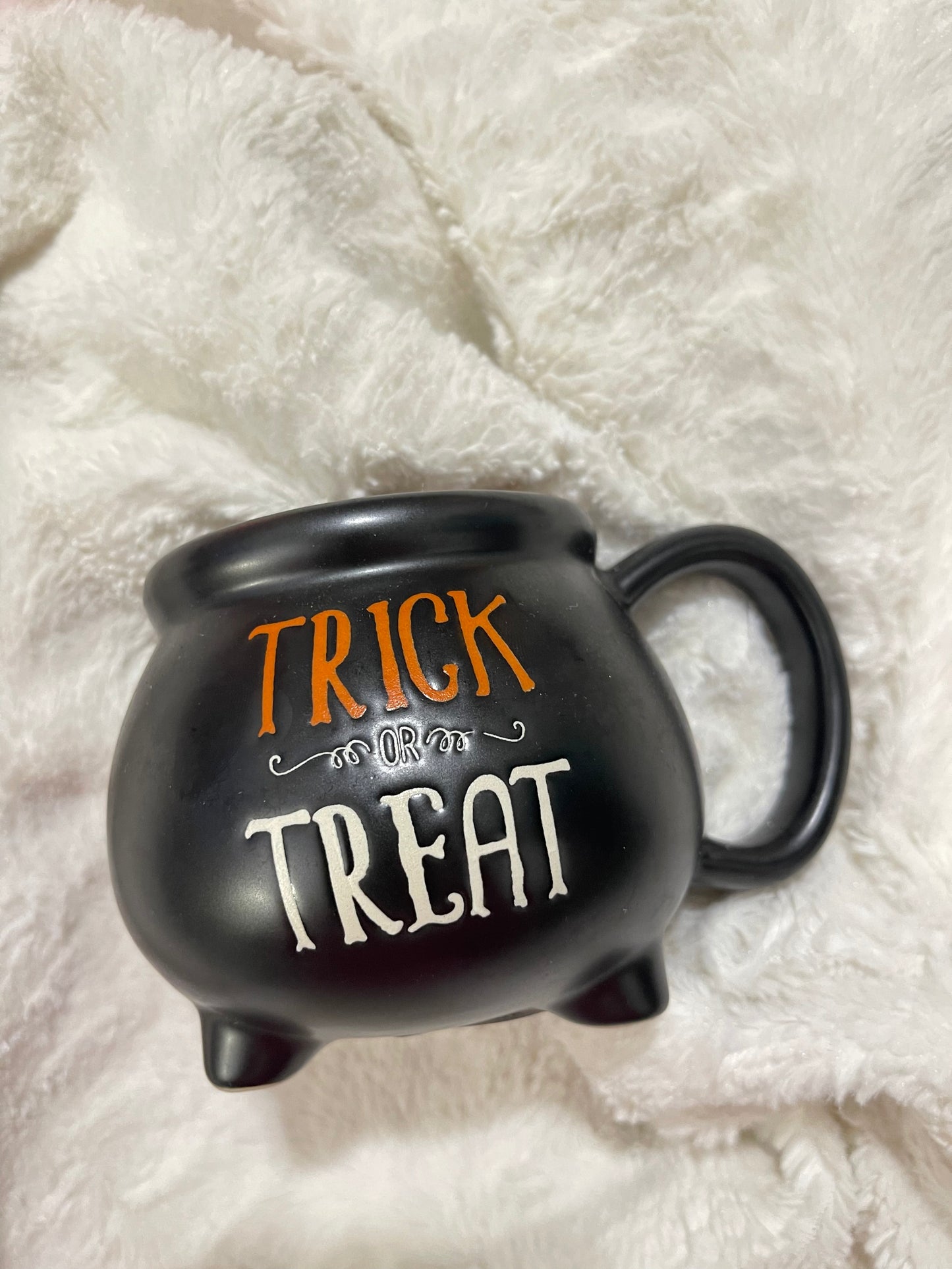 Trick or Treat Cauldron mug | Black | Stoneware | 15 fl oz | Limited Edition