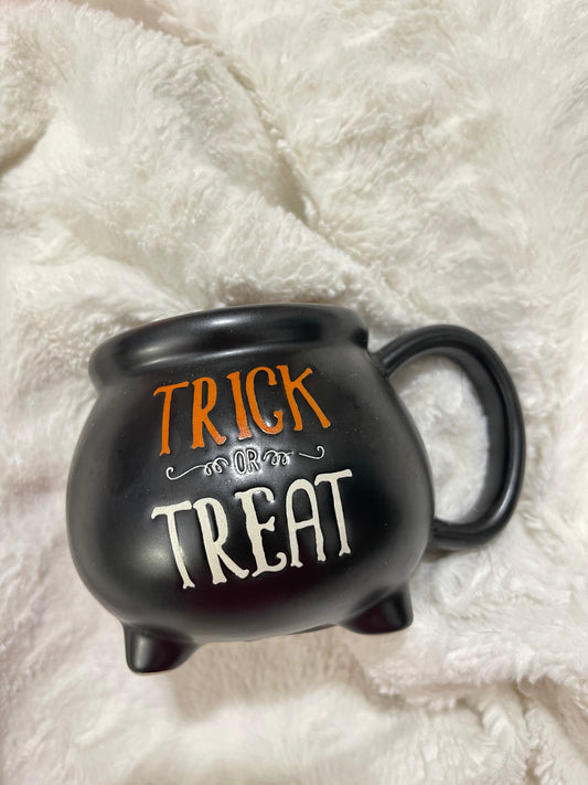 Trick or Treat Cauldron mug | Black | Stoneware | 15 fl oz | Limited Edition