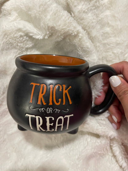 Trick or Treat Cauldron mug | Black | Stoneware | 15 fl oz | Limited Edition